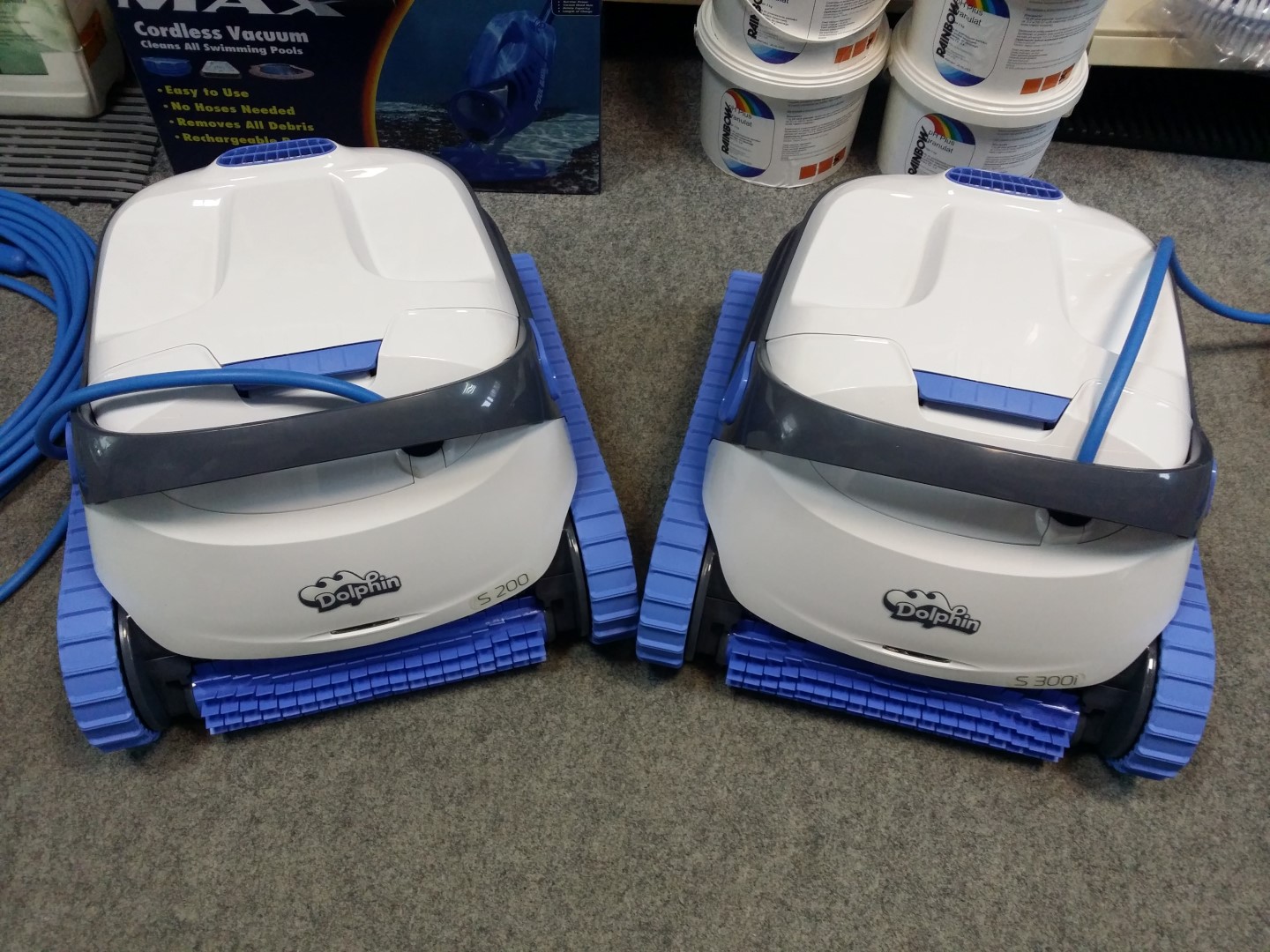 Odkurzacze basenowe dolphin s200 vs s300i